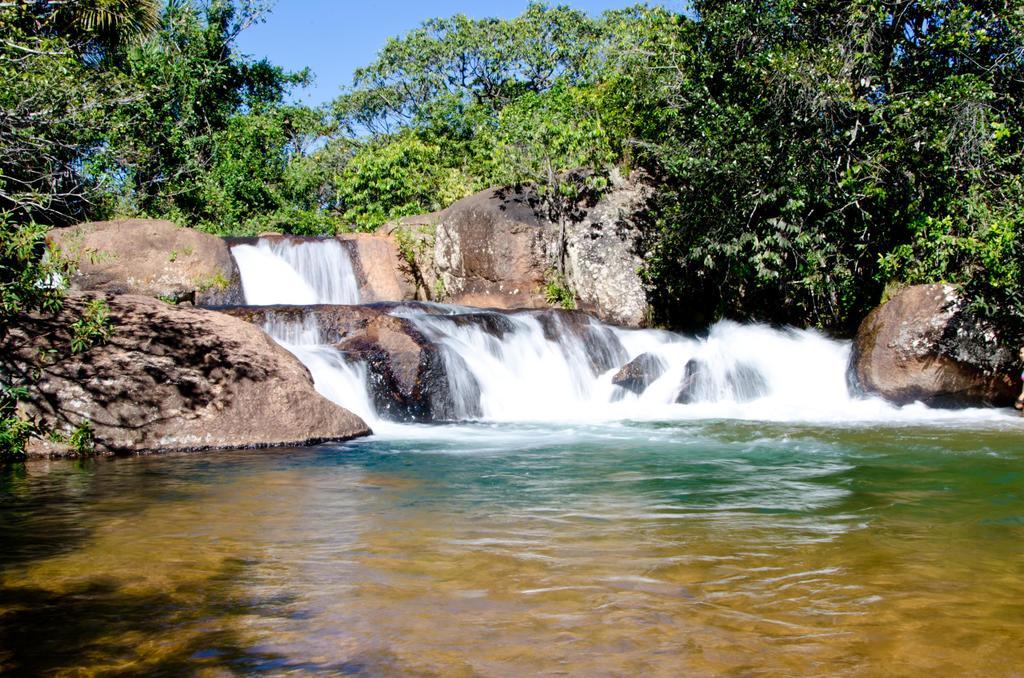 Pousada Sertao Veredas Hotel Sao Domingos de Goias Екстериор снимка